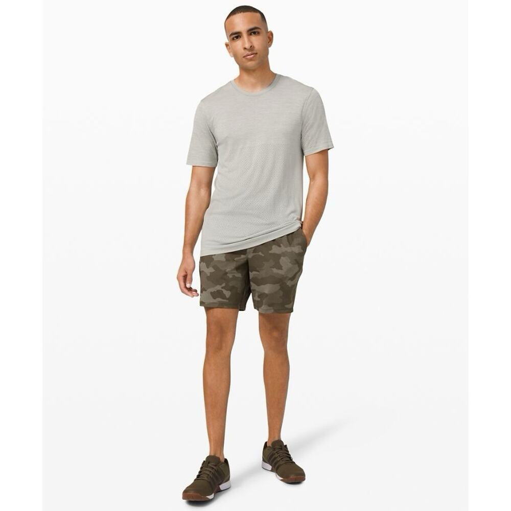 Lululemon Men’s Medium T.H.E. Short 7” Camo Linerless Lightweight Training